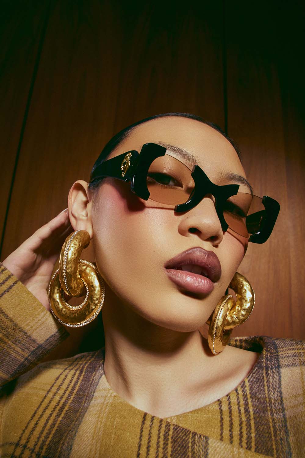 Suki Sculptural Statement Sunglasses - Black - Image 6